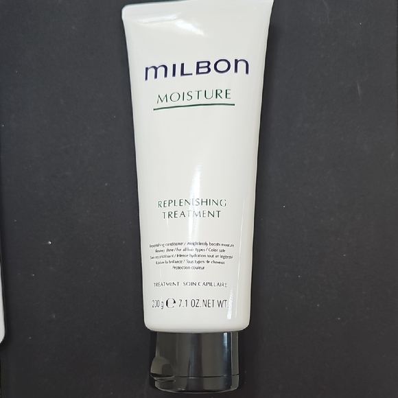 Moisture Replenishing Treatment - White - Picture 3 of 4